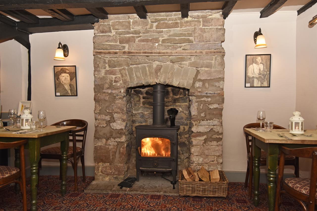 The Old Black Lion Hay-On-Wye Extérieur photo